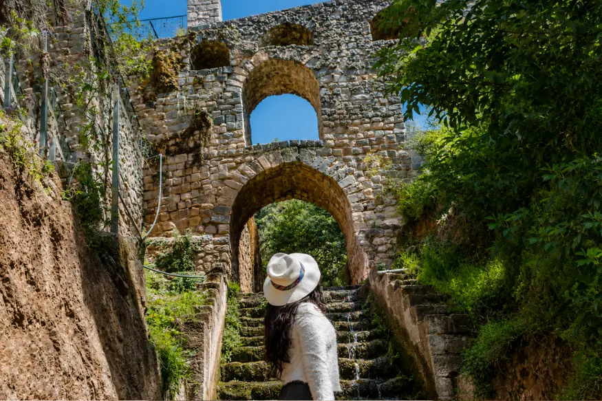 Visit the Sapantiana Aqueduct